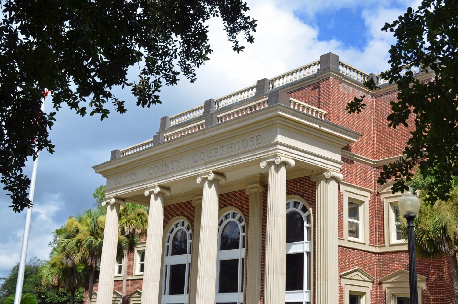 The front of the Glynn County, Georgia, Courthouse - police force