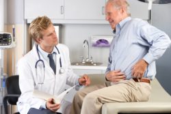 What are the signs and symptoms of metallosis?