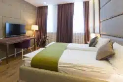 Omni hotels are allegedly marketed with misleading hotel price listings.