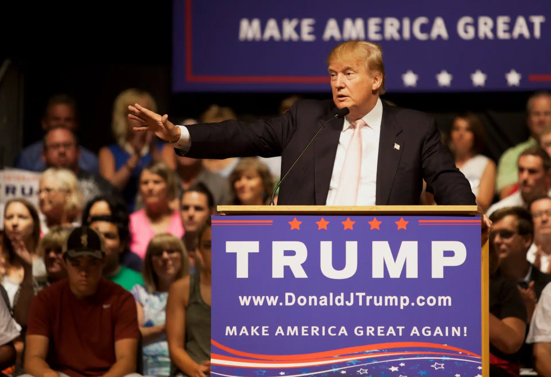 Donald Trump speaks at rally - Trump campaign