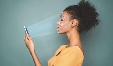 Apple must face a lawsuit over it's facial recognition software.