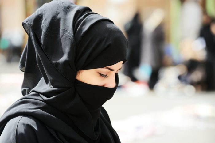 religious head coverings not allowed in mug shots