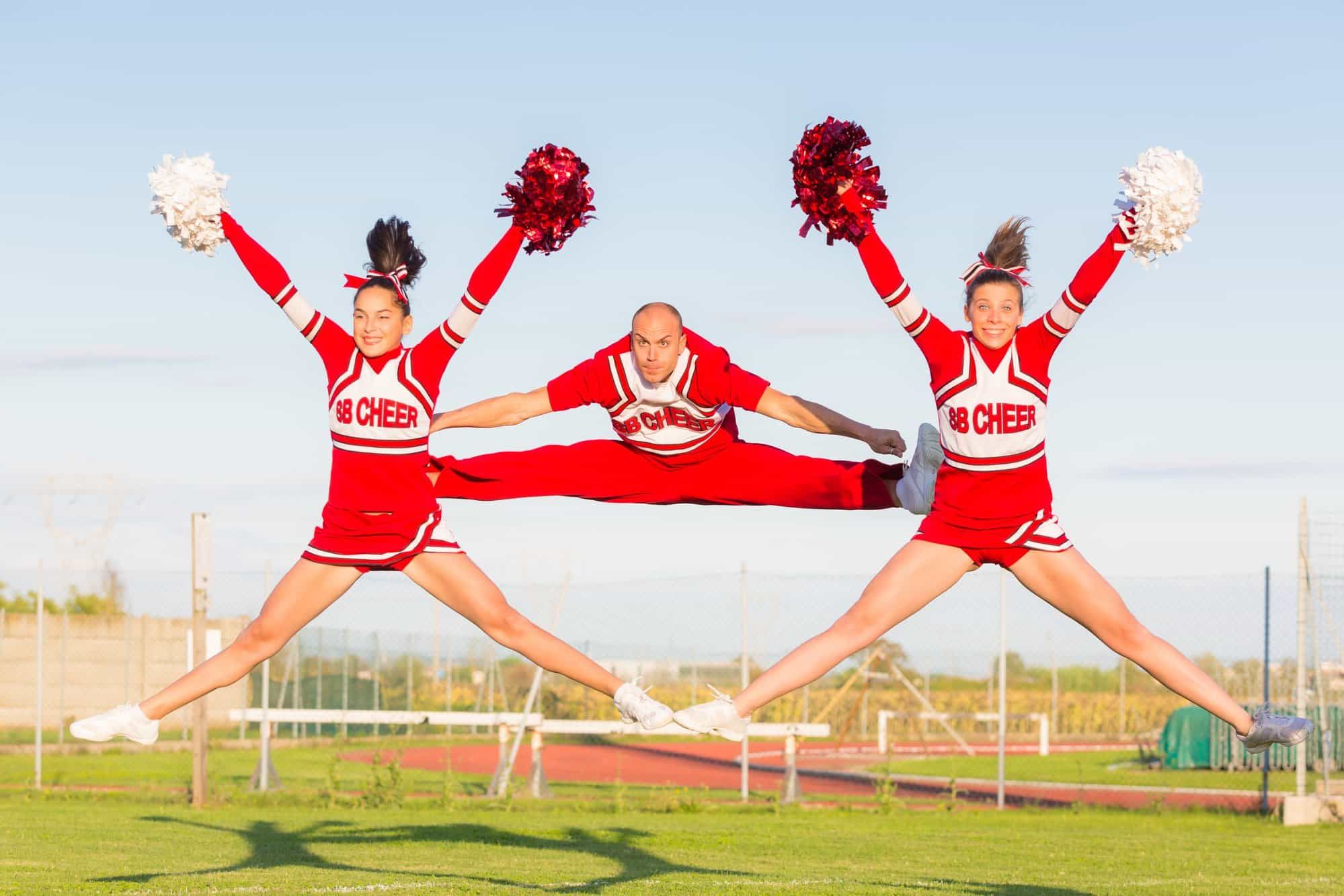 cheerleaders doing routine