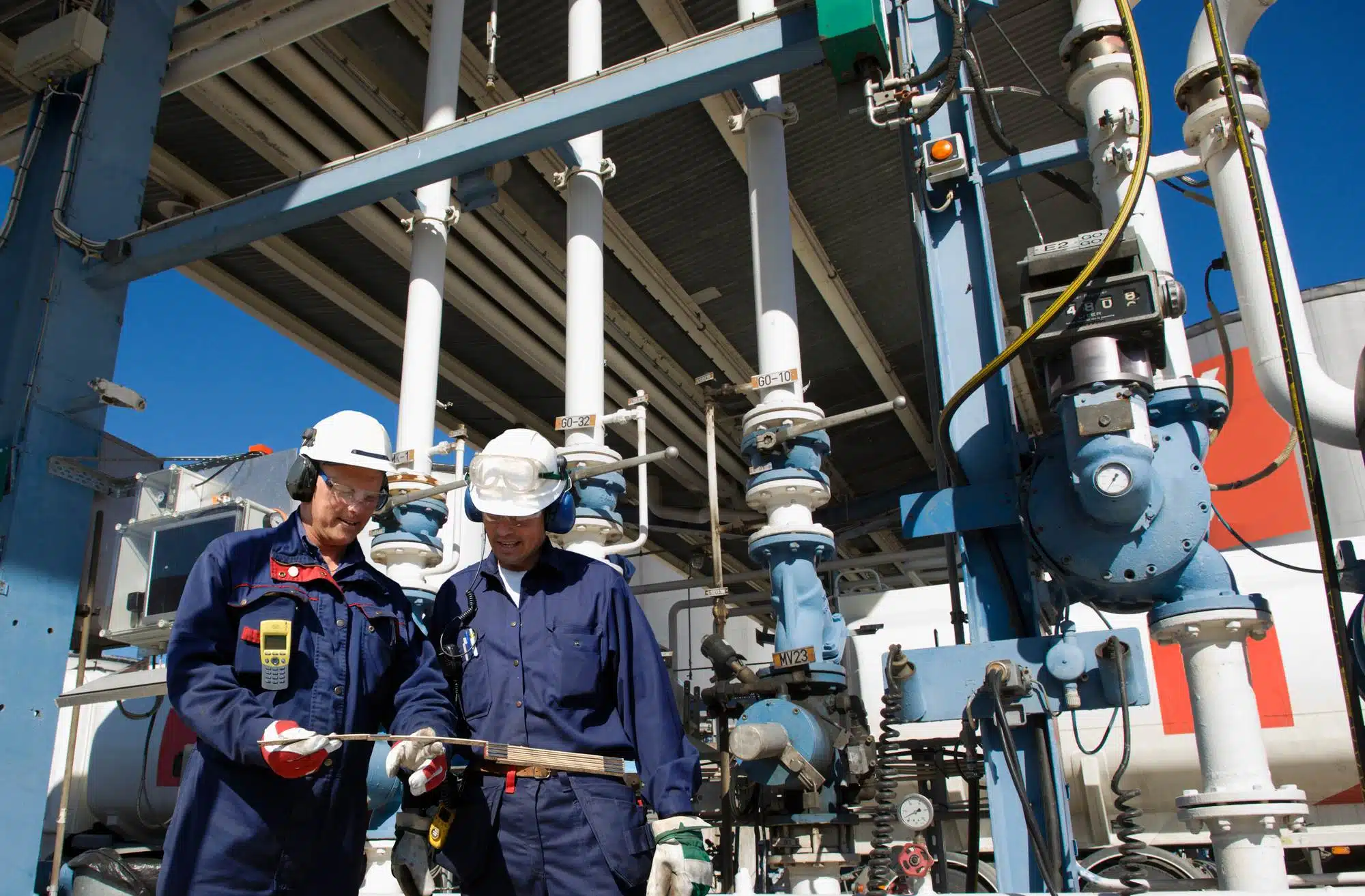 gas and oil refinery workers