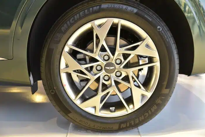 Hyundai Genesis SUV Shudders and ‘Uncontrollably Veers,’ Class Action Lawsuit