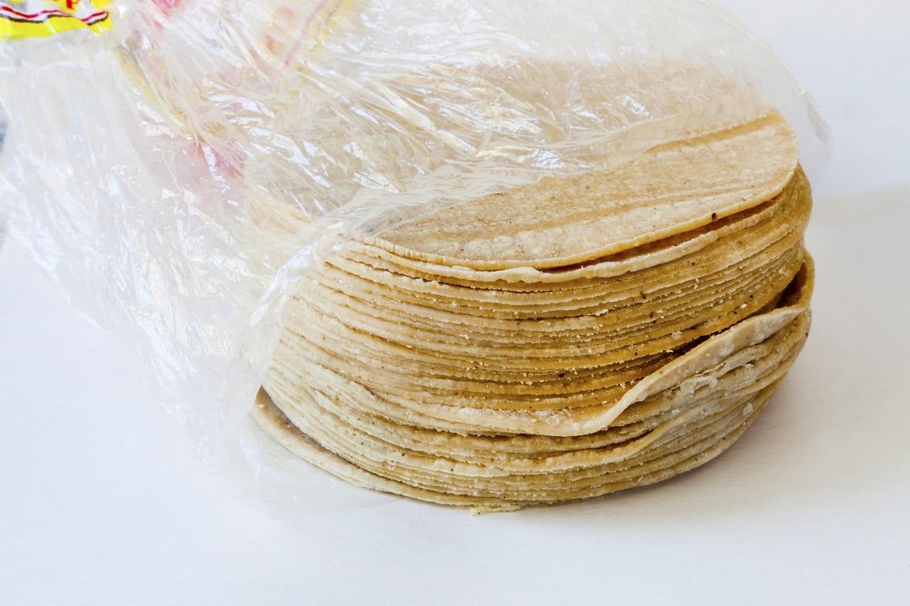 Cómo hacer tortillas de maíz paso a paso y 3 rellenos o acompañamientos  mexicanos de los que querrás repetir, image size:1280x853