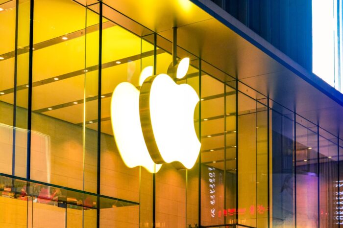 Night scenic view at iStudio Apple store. - Apple bag check