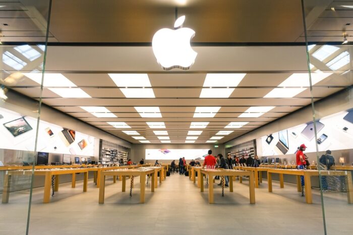 Apple store located in a shopping center