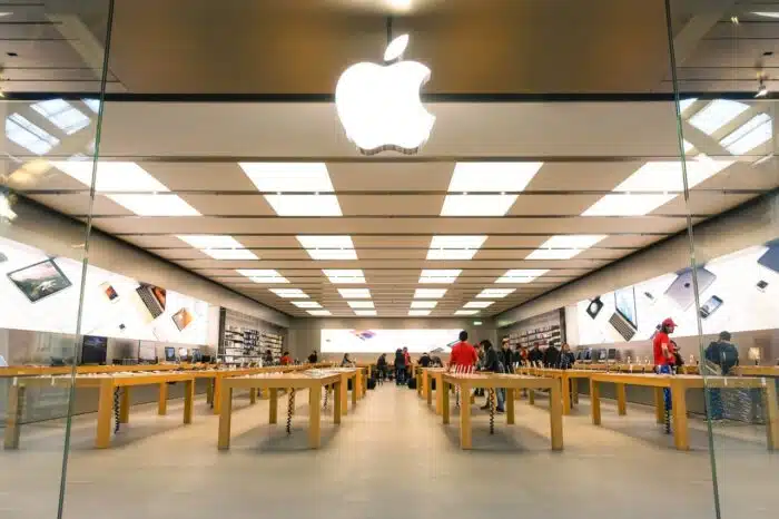 Apple store located in a shopping center