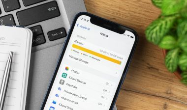 iCloud out of space screen on Apple iPhone, full storage settings.
