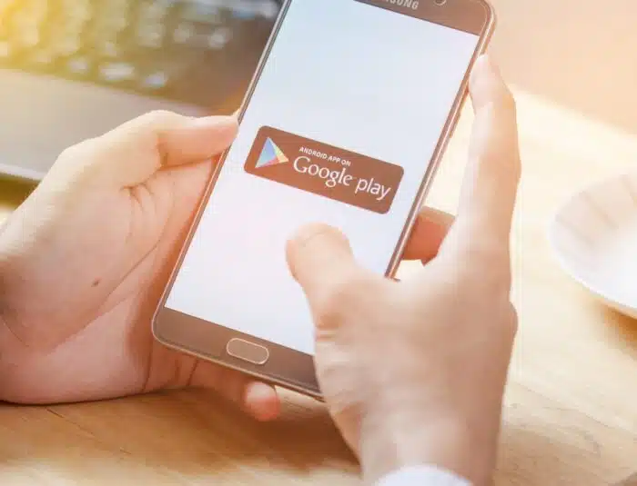 the logo of the brand "Google Play". on samsung note5 Smart phone