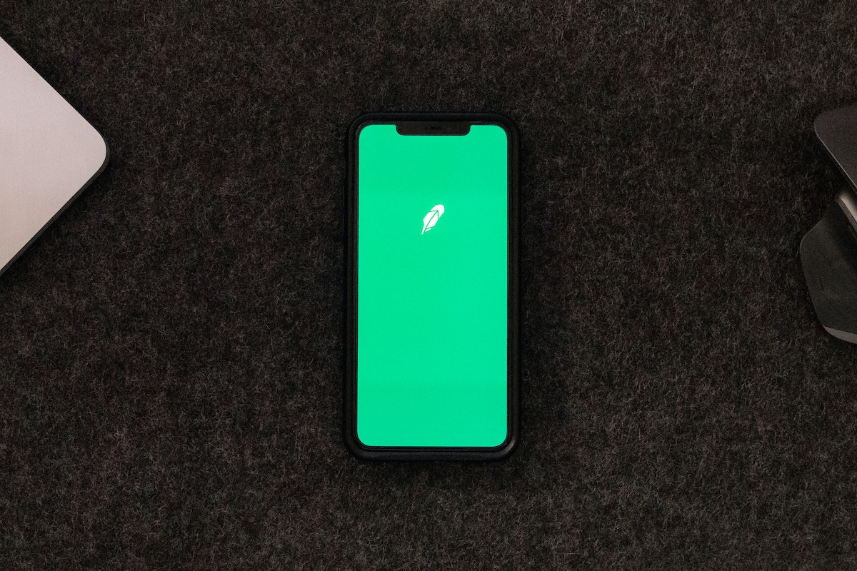 Robinhood settles class action over service outages