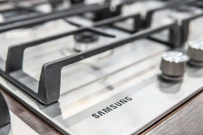 Close up of knobs on a Samsung range.
