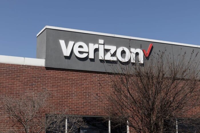 Exterior of a Verizon store against a blue sky.