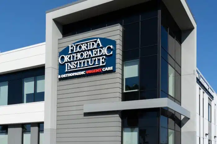 Florida Orthopaedic Institute sign on the building in Tampa, Fl, USA. Florida Orthopaedic Institute (FOI) is a healthcare provider - florida orthopedic institute class action lawsuit