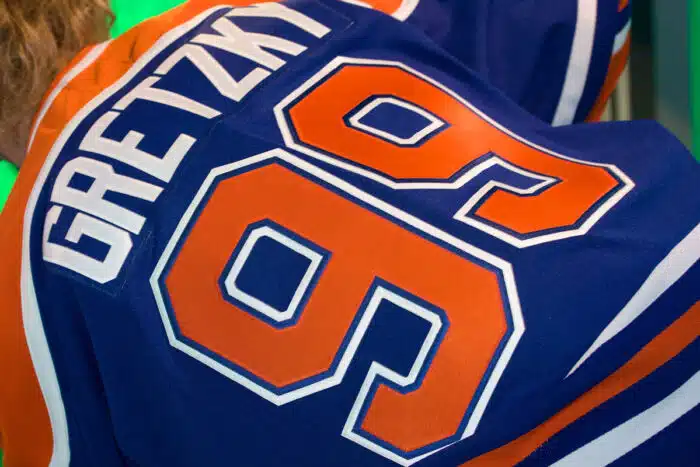 Wayne Gretzky dress sign, Grevin museum of the wax figures - OMG gum