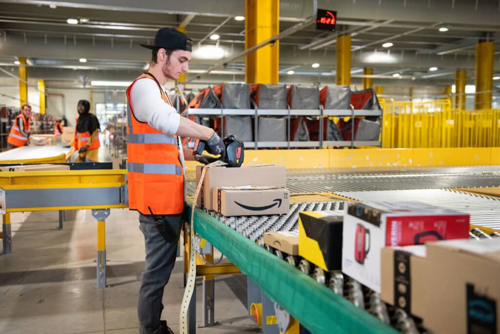 Amazon worker working in a warehouse, representing the Oregon Amazon employees settlement.
