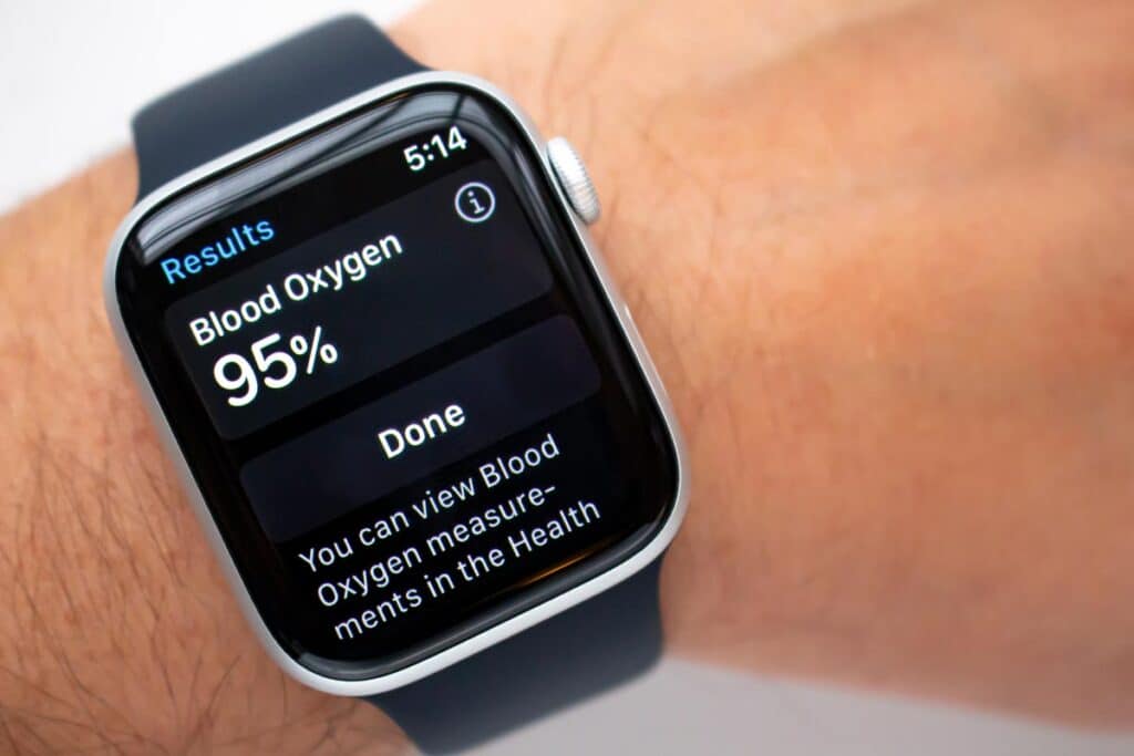 A person Measuring blood oxygen levels on an Apple Watch Series.