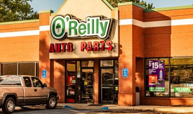 Exterior of O'Reilly's auto parts during golden hour, representing the O’Reilly Auto Parts FCRA settlement.