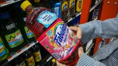 looking at Fabuloso in market