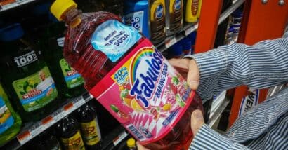 looking at Fabuloso in market