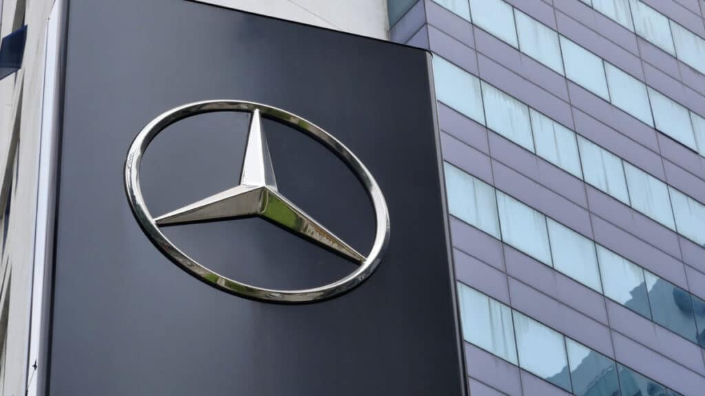 Mercedes-Ben logo on sign outside dealership