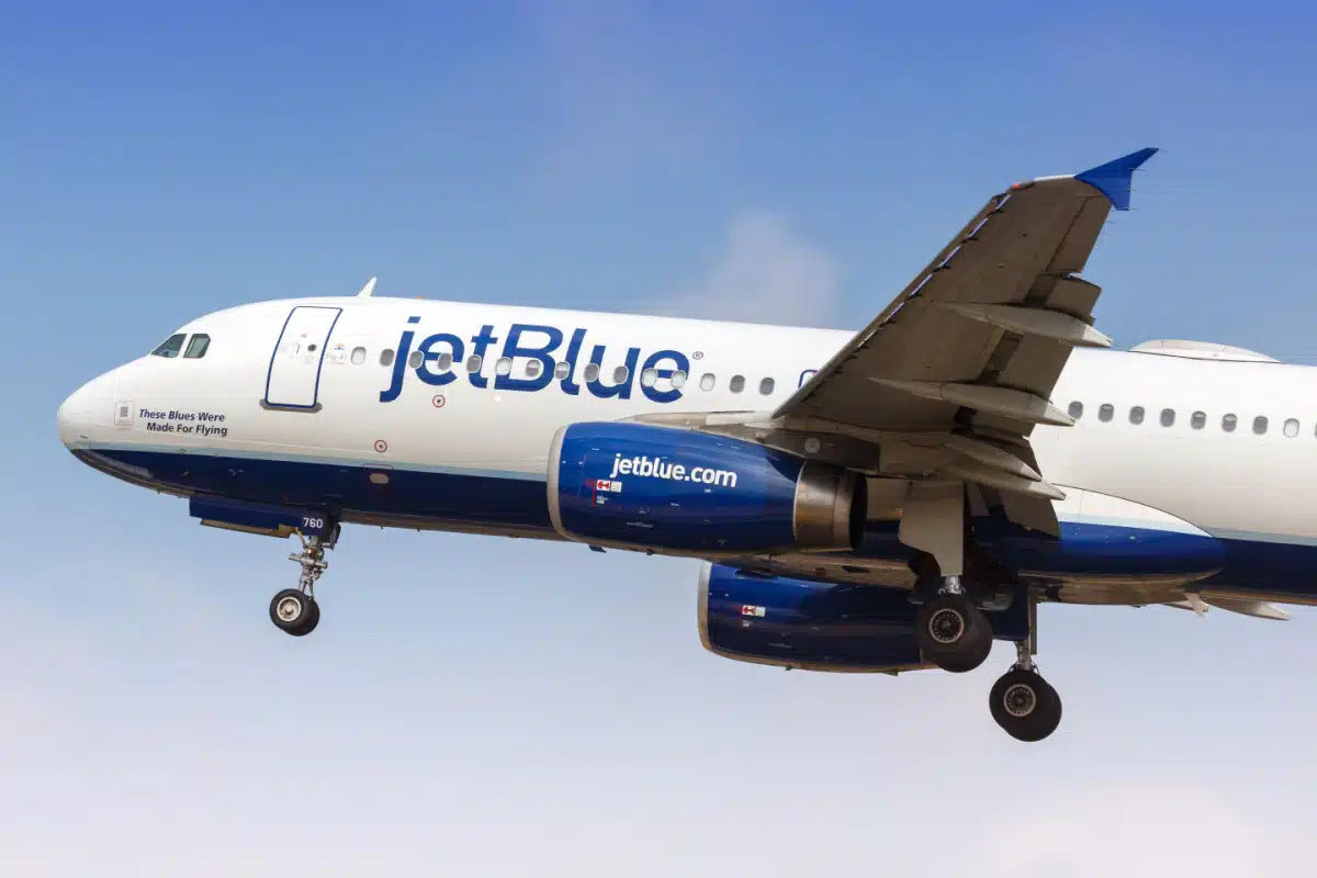 Jetblue plane flying