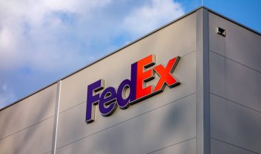 Close up of FedEx signage against a blue sky, representing the FedEx paid military leave settlement.