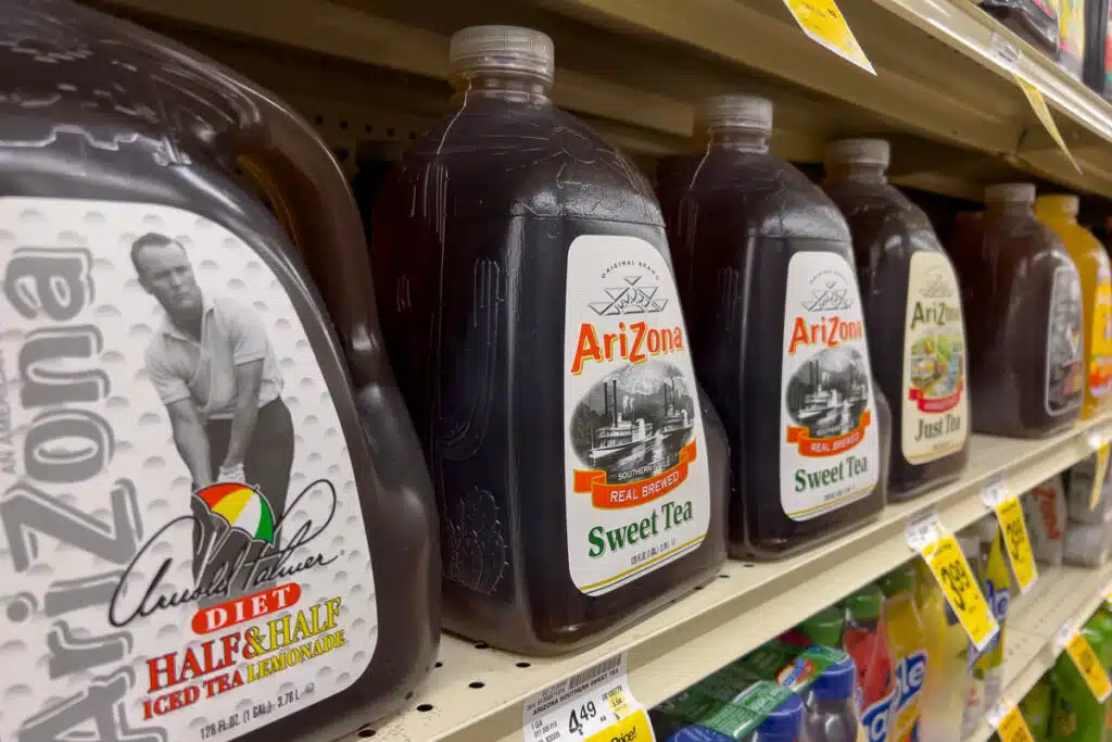 Arizona Tea products on a grocery store shelf, representing the arizona arnold palmer lite class action.