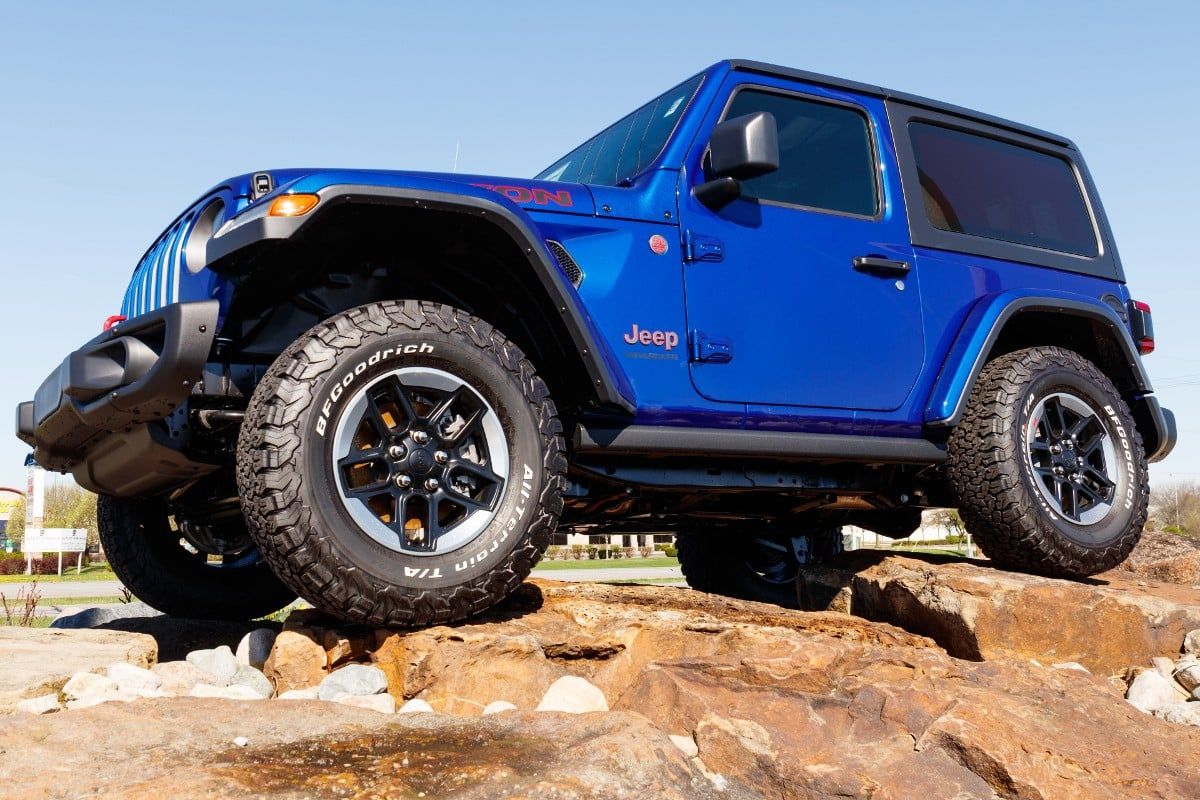 A blue Jeep Wrangler, representing the Jeep settlement.