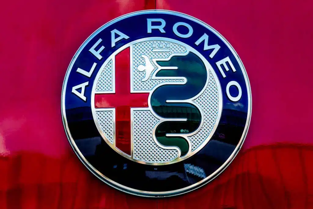 A close up of the Alfa Romeo emblem, representing the Tonale and Hornet PHEV recall.