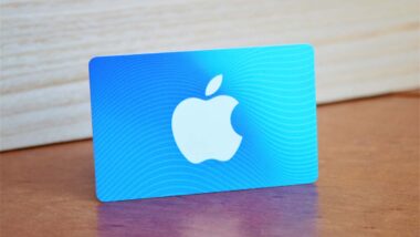 Close up of an Apple gift card, representing the Apple gift cards settlement.