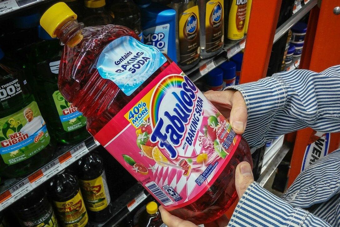 looking at Fabuloso in market