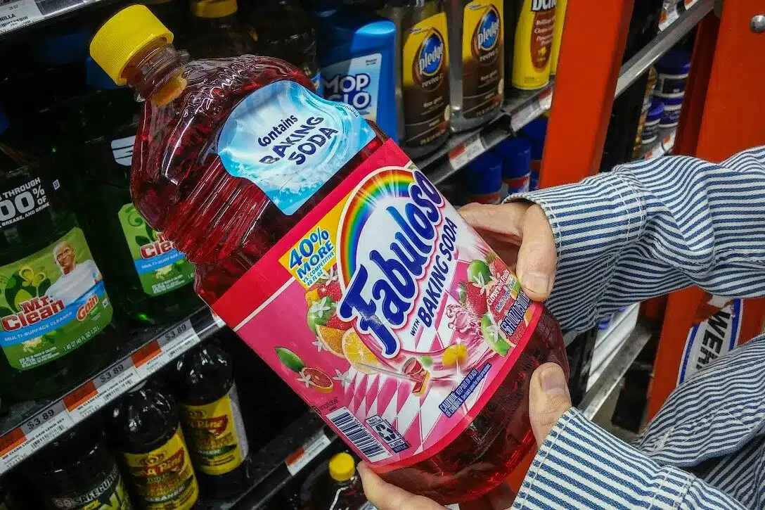 looking at Fabuloso in market