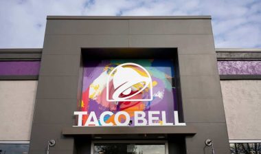 Close up of Taco Bell signage, representing the Taco Bell class action.