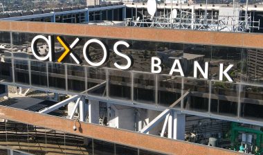 Axos Bank signage, representing the Axos Bank class action.