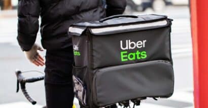 Close up of an Uber Eats delivery bag on the back of a bicycle, representing the New York City Uber Eats settlement.