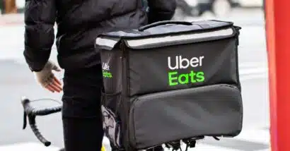 Close up of an Uber Eats delivery bag on the back of a bicycle, representing the New York City Uber Eats settlement.