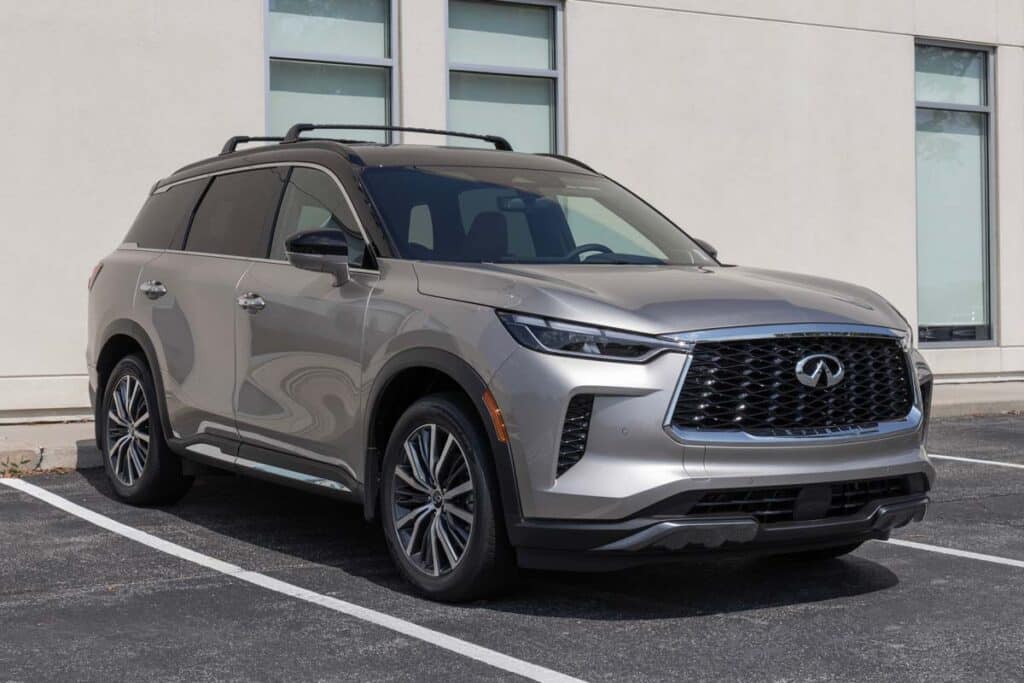 A gray Infiniti QX60 in a parking lot, representing the Infiniti QX60 recall.