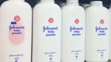 Johnson & Johnson baby powders on a supermarket shelf, representing the Johnson & Johnson talc baby powder settlement.