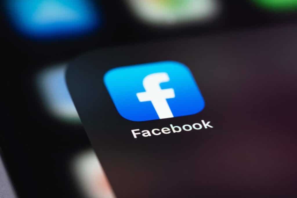 Close up of Facebook app icon displayed on a smartphone screen, representing the Facebook group lawsuit.
