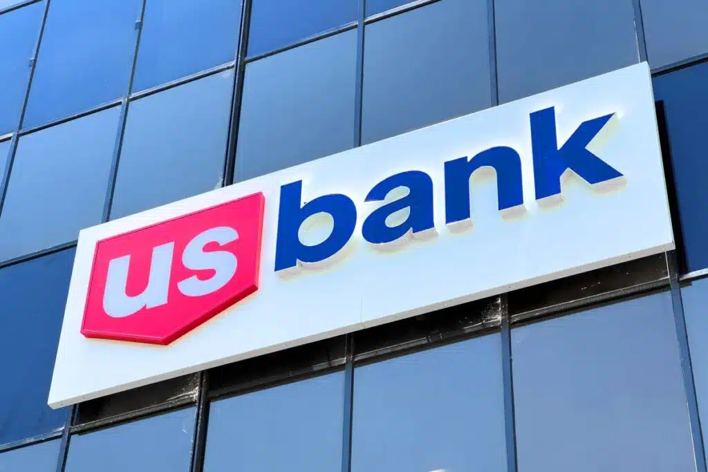 Close up of U.S. Bank signage, representing the US Bank and Bank of America class action lawsuits.