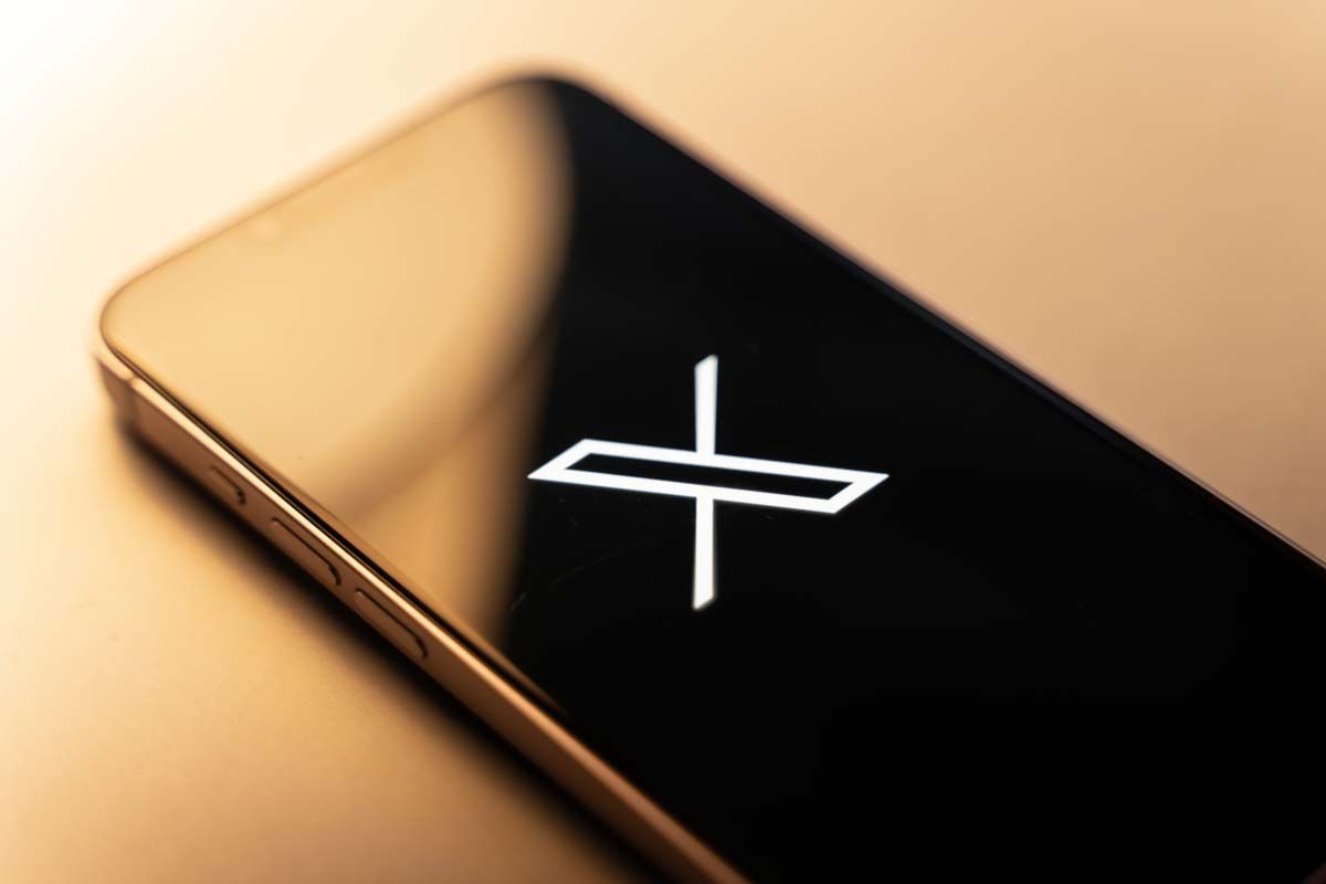 Close up of X Corp logo displayed on a smartphone screen, representing the X class action lawsuit.