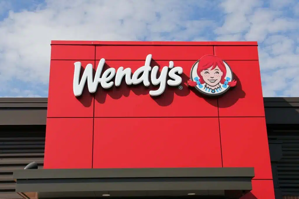 Close up of Wendy's signage, representing the Wendy's BIPA class action lawsuit settlement.