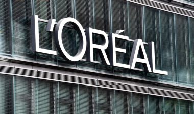 Close up of L'Oreal signage, representing the L'Oreal class action.