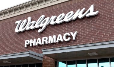 Close up of Walgreens signage, representing the Walgreens benzoyl peroxide class action.
