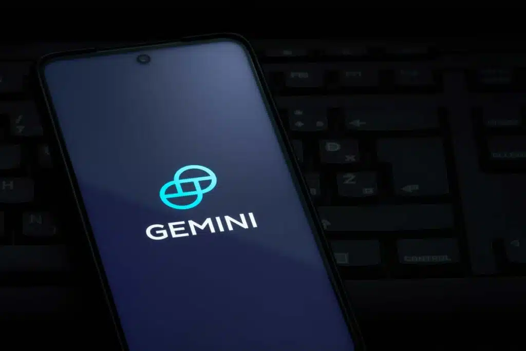 Close up of Gemini logo displayed on a smartphone screen, representing the Gemini fine. Gemini will reimburse losses Gemini Earn users experienced when Genesis Global declared bankruptcy.