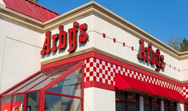 Exterior of an Arbys location, representing the Arby's data breach class action.