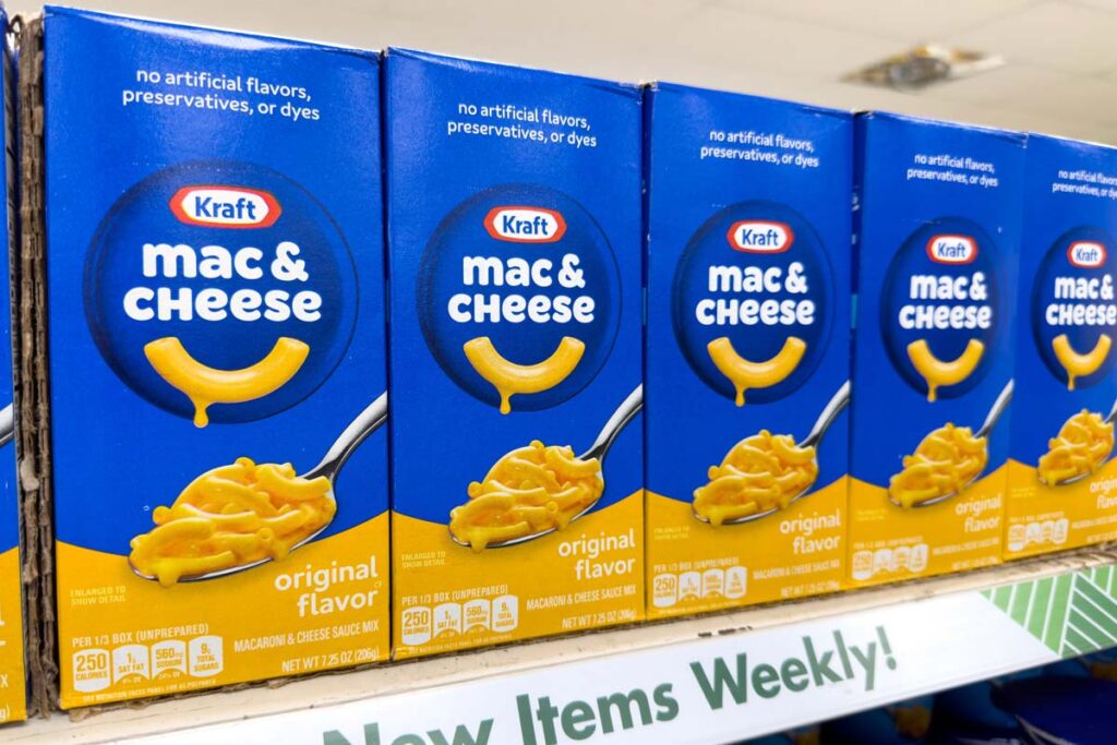 Close up of Kraft Mac & Cheese products on a supermarket shelf, representing the Kraft class action.