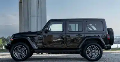 Side view of a black Jeep 4XE, representing the Jeep class action.